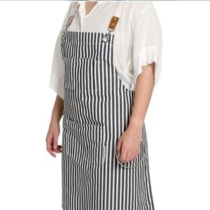 NWT-Business and Pleasure Apron Navy White  (HO12)